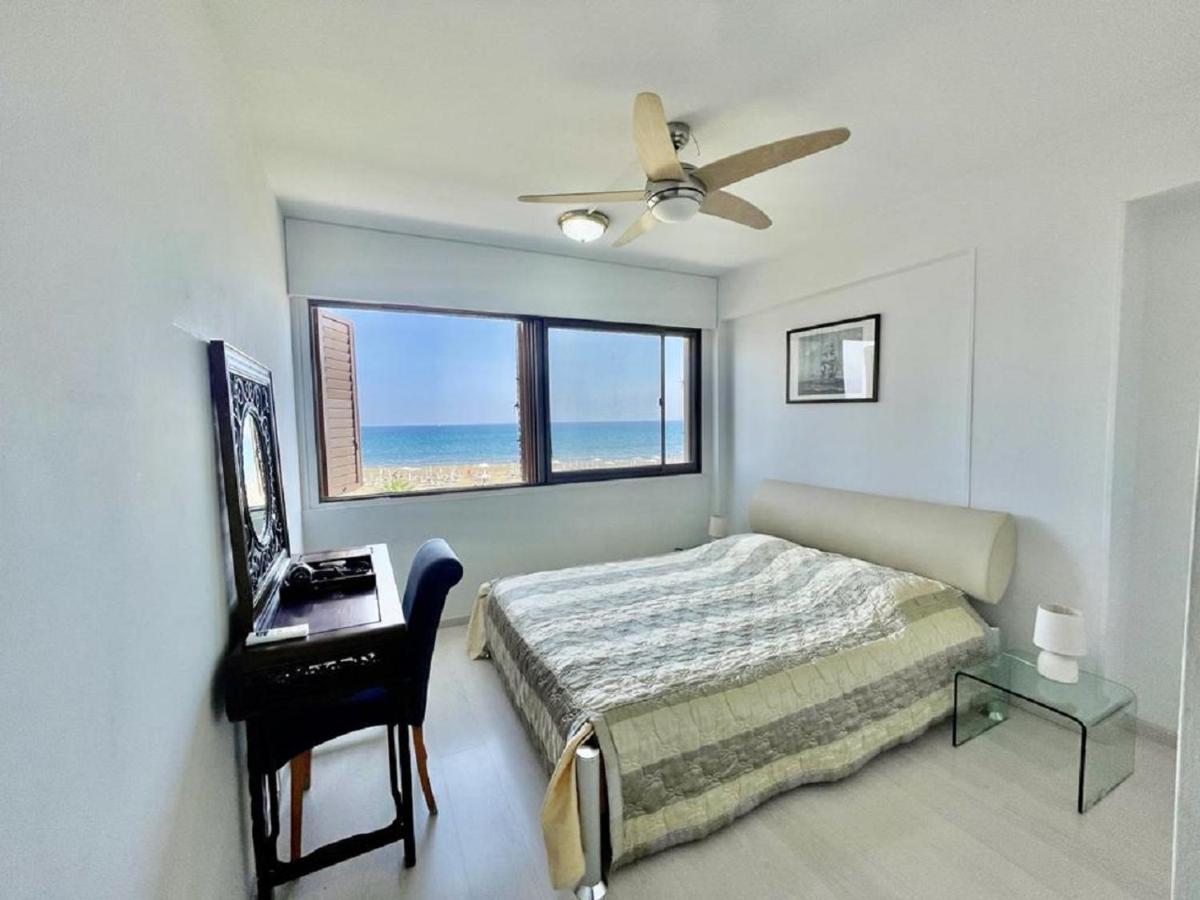 Sea View Suite In Makenzy Larnaca Exterior photo