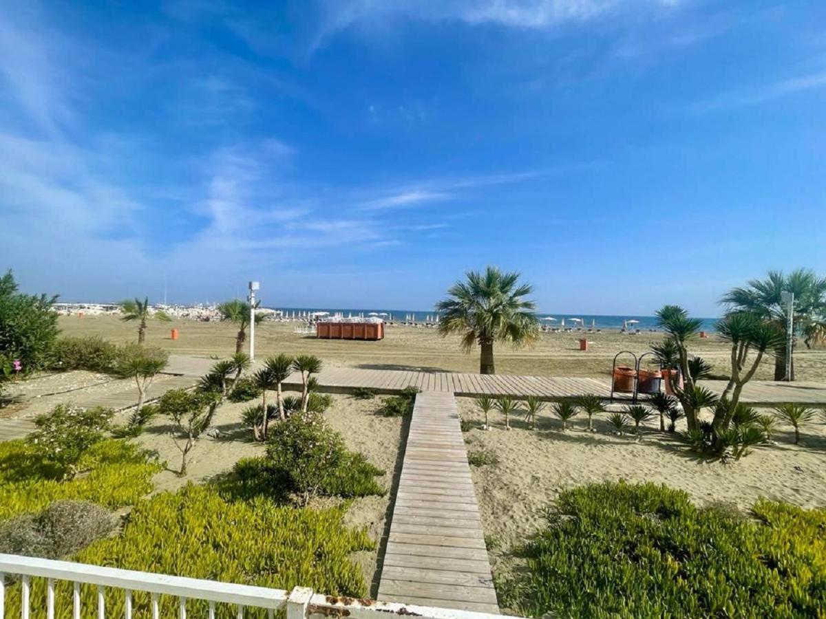 Sea View Suite In Makenzy Larnaca Exterior photo